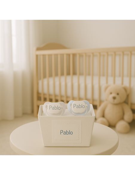 Due succhietti personalizzati con il nome del bebè | Regalo unico e pratico