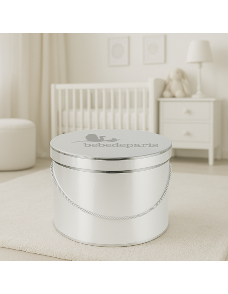 Cesta con Bavaglino Ricamato per Bebè | Regalo Personalizzato – Bebé de París