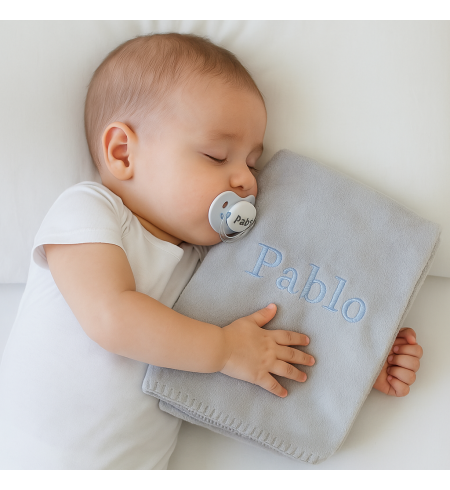 Canastilla con valigetta, copertina e doudou personalizzati | Regalo elegante per neonato