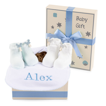 Scatola Regalo con Calzini, Bavetta Ricamata e Accessori – Idea Perfetta