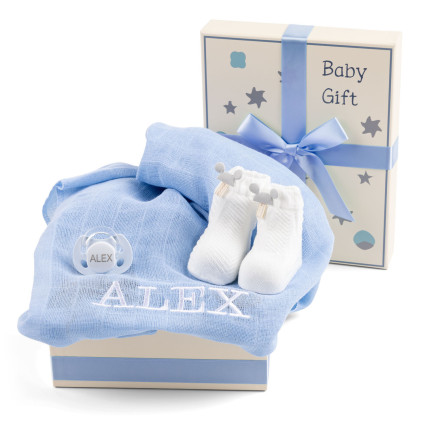 Scatola Regalo con Mussola Ricamata, Ciuccio e Calzini – Dolcezza e Cura 2