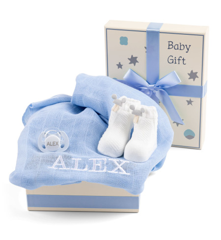 Scatola Regalo con Mussola Ricamata, Ciuccio e Calzini – Dolcezza e Cura