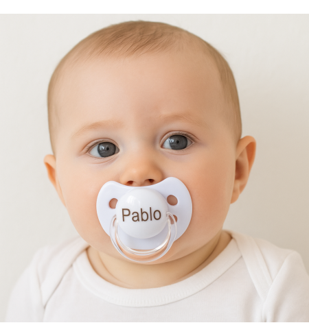 Cesta con succhietto personalizzato e accessori | Regalo completo e unico