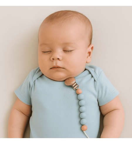 Scatola Regalo con Ciuccio, Dou-Dou Ricamato e Clip in Silicone – Perfetta per Neonata