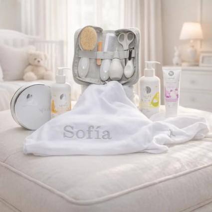 Cesta Cosmetica e Mussola Personalizzata | Regalo di Nascita con Charme 2