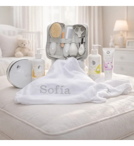 Cesta Cosmetica e Mussola Personalizzata | Regalo di Nascita con Charme